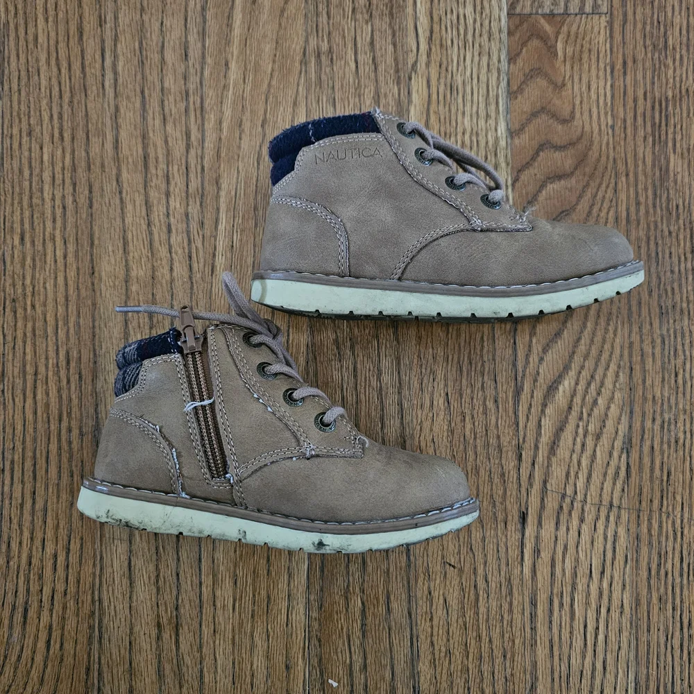 Nautica Brown Kids Boots with Blue Accents Boys Size 10